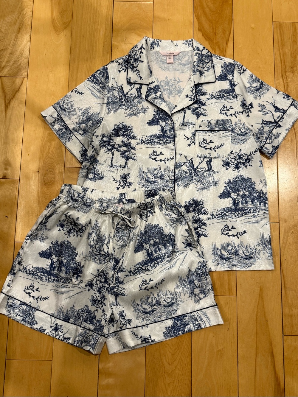 Amazon Blue and White Toile Short Pajama Set silk like